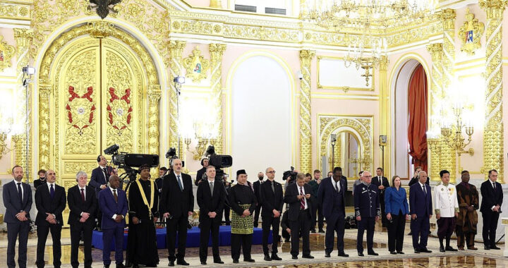 Vladimir Putin vastaanotti valtakirjat 17 maan suurlähettiläältä