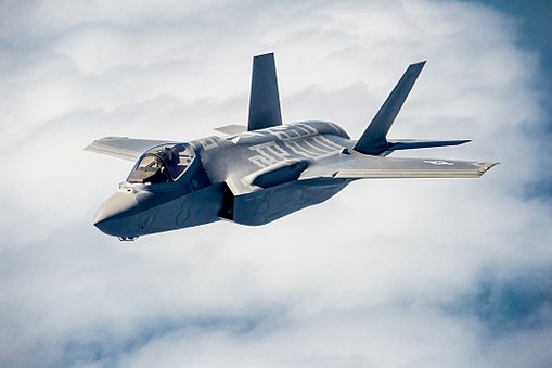 F-35 Joint Strike -hävittäjien toimitukset viivästyvät ohjelmapäivitysten takia