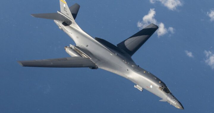 Irakista, Kosovosta ja Afganistanista tutut B-1B -pommikoneet Turun lentonäytöksessä