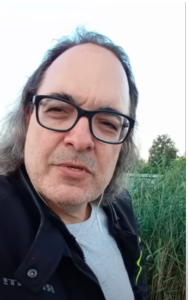 Ukrainan Harkovassa asunut chileläis-amerikkalainen Gonzalo Lira on ollut hyvin suosittu some-tähti, joka on arvostellut kovaan ääneen lännen toimia Ukrainassa.