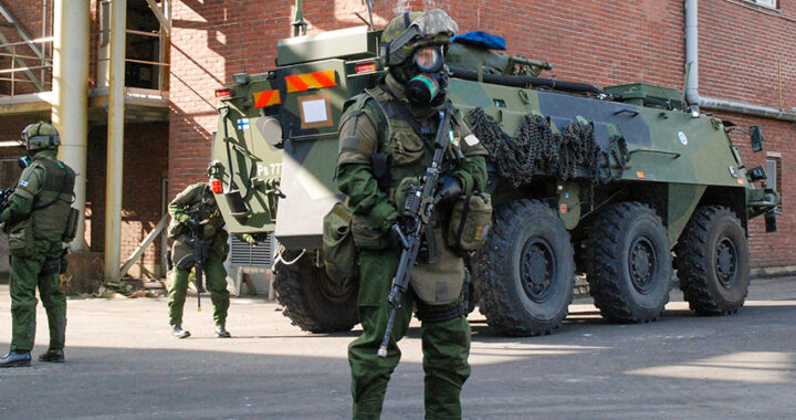 Puolustusvoimat harjoittelee raunioiden siivoamista