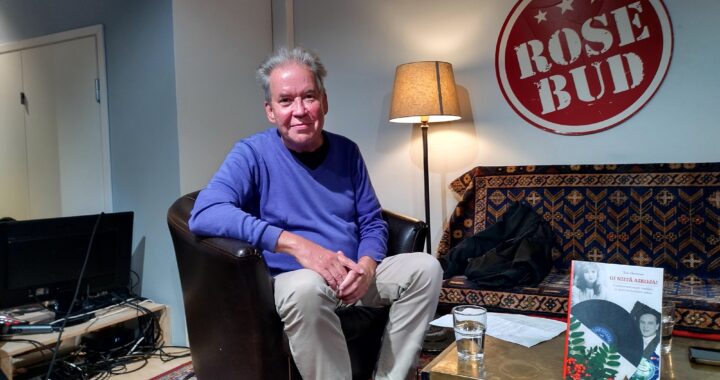 Kirjamessuilla  neuvostoiskelmää