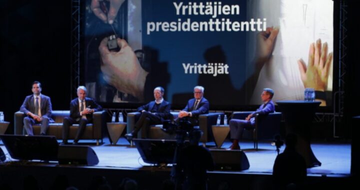 LUVASSA ITSENÄISYYDEN HAUTAJAISET