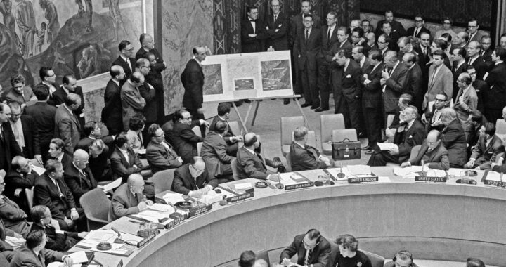 Juhani Suomi varoittaa: Ydinaseita koskevat sitoumukset aiotaan unohtaa