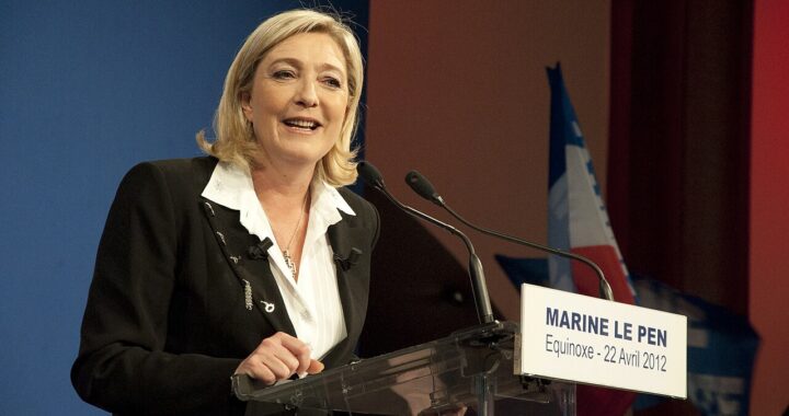 Marine Le Pen nousi Ranskan  presidenttipelin paalupaikalle