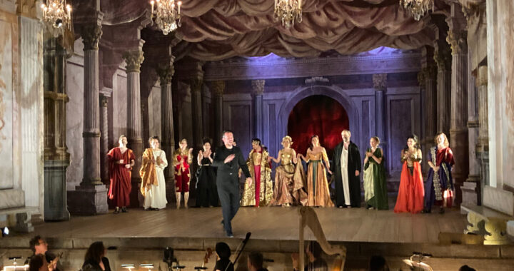 Drottningholmin linnanteatterin ”Poppean kruunaus” oli ilo  korvalle ja silmälle
